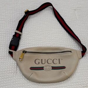 Gucci Off-White Belt Bag with Gold Zipper